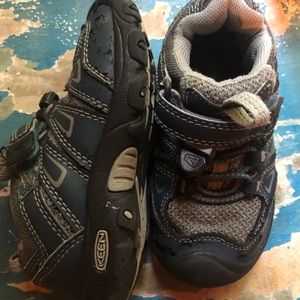 Keens: toddler boy size 10 hiking boots